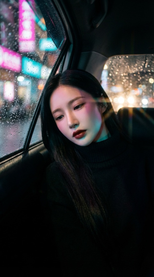 Kira Taxi Rain — narrative editorial